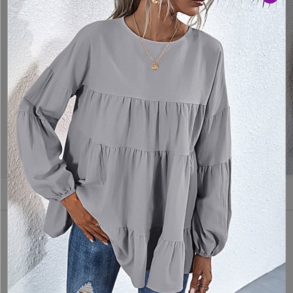 Grey Tiered Puff Sleeve Top. NWT